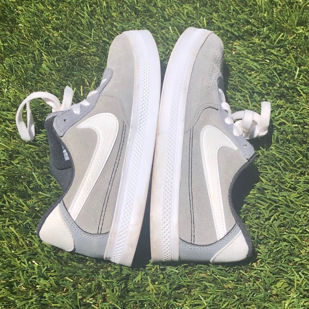 Nike sneakers in gray suede with white leather